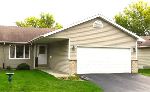 2120 Vivian Ln NW, Rochester, MN 55901