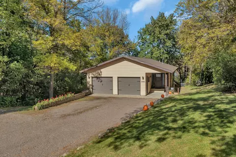 24346 Dawnridge Ct, Eden Valley, MN 55329