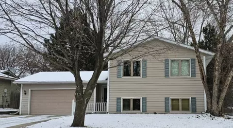 1020 Meadow Oak Dr, Monticello, MN 55362