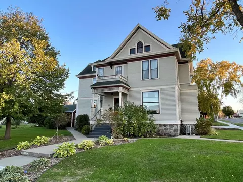 725 2nd St S, Sauk Centre, MN 56378