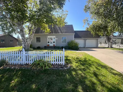 435 3rd Ave NE, Plainview, MN 55964