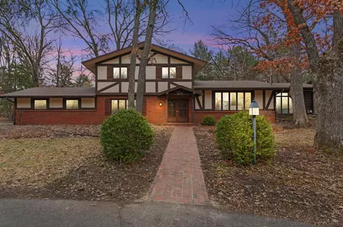 377 Quail Rd, Dellwood, MN 55110