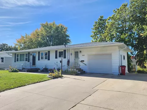 320 6th St SW, Plainview, MN 55964 photo 2