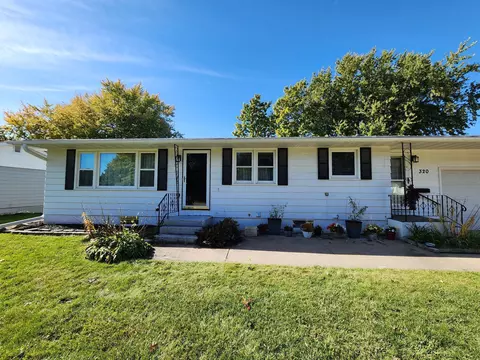 320 6th St SW, Plainview, MN 55964 photo 9