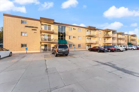 3155 Old Highway 8 #107, Saint Anthony, MN 55418
