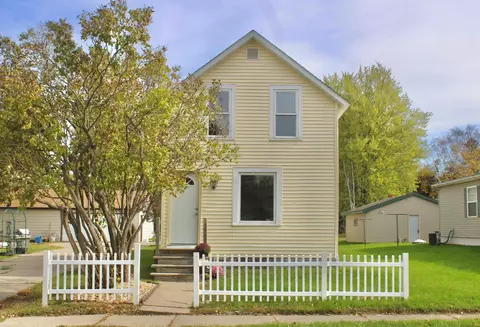 327 3rd Ave NW, Milaca, MN 56353
