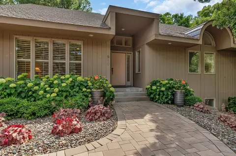 910 Forest Dr, Saint Cloud, MN 56303 photo 4