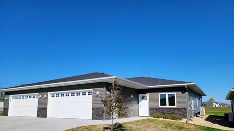 407 Tee Box Ln NE, Stewartville, MN 55976