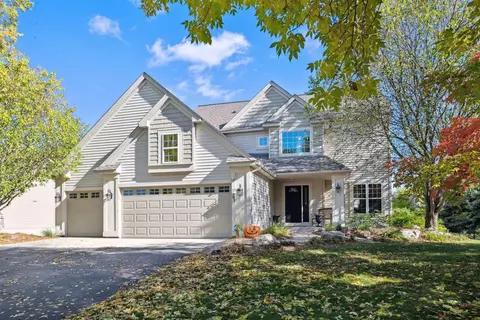 761 Oak Dr, Victoria, MN 55386