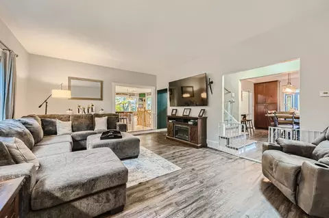 817 Kenwood Ln, Maplewood, MN 55117