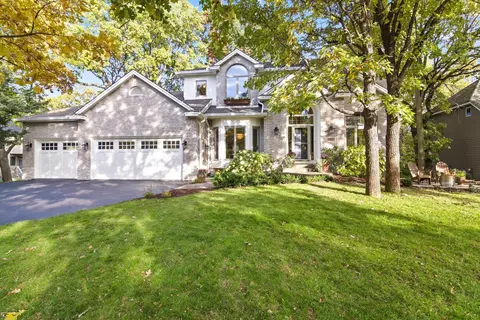 10491 E Riverview Dr, Eden Prairie, MN 55347