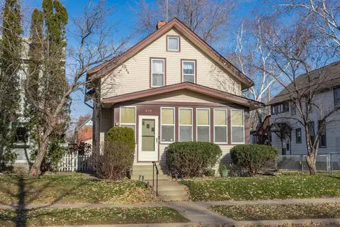 899 Watson Ave, Saint Paul, MN 55102