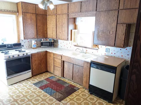 705 Saint Thomas Ave, Albert Lea, MN 56007 photo 4