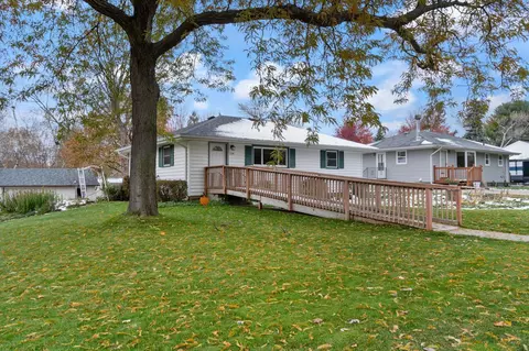 114 Greystone Ave N, Oakdale, MN 55128