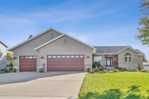 2405 Watertower Ln, Owatonna, MN 55060