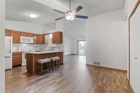 797 Parkside Dr #797F, Vadnais Heights, MN 55127