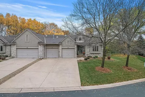 1662 Lake View Ct, Arden Hills, MN 55112