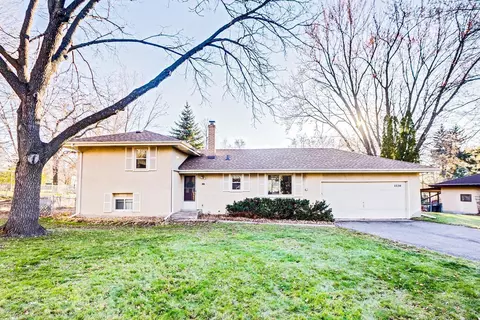 1120 Ingerson Rd, Arden Hills, MN 55112