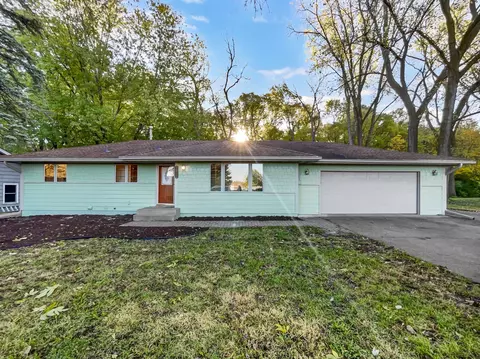 1511 Woodhill Rd, Burnsville, MN 55337
