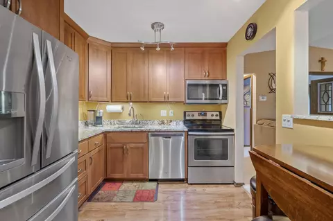 2256 Wildwood Cir, Minnetonka, MN 55305