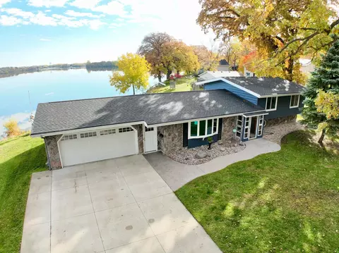 820 7th St NW, Willmar, MN 56201