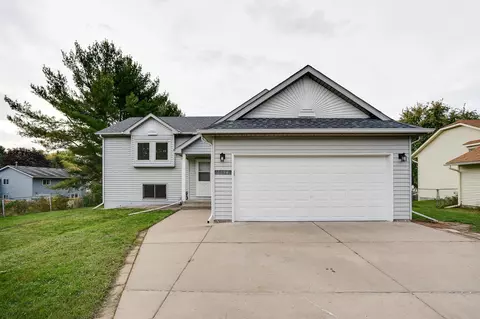 2294 Valley View Ave E, Maplewood, MN 55119