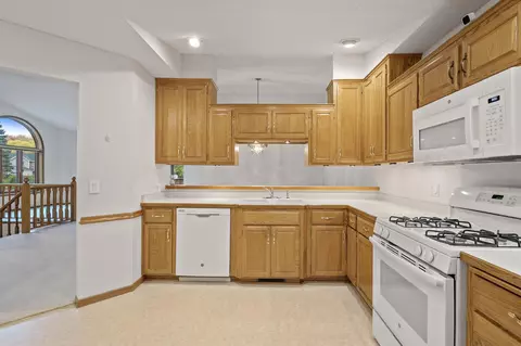 4186 Starbridge Ct, Eagan, MN 55122 photo 12