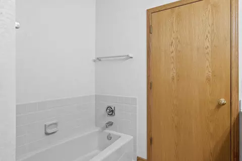 4186 Starbridge Ct, Eagan, MN 55122 photo 22