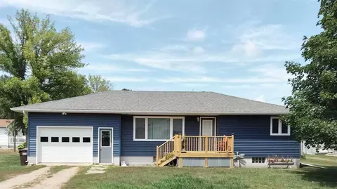 202 Weaver St, Welcome, MN 56181