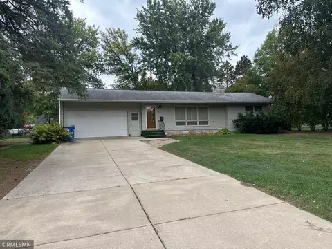 423 10th Ave SW, Cambridge, MN 55008