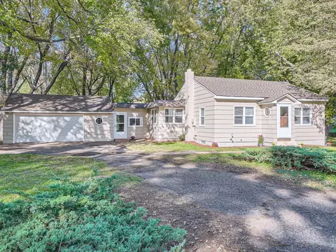 737 N Oak Dr, Vadnais Heights, MN 55127