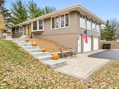 4106 Blackhawk Rd, Eagan, MN 55122 photo 2