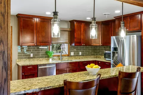 4106 Blackhawk Rd, Eagan, MN 55122 photo 8
