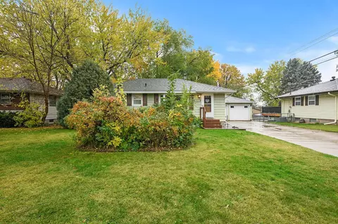 6641 1st St N, Oakdale, MN 55128