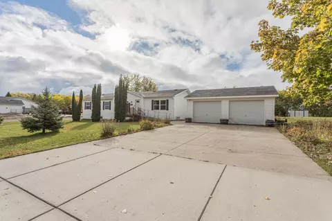 416 Ridge Crest Dr, Pelican Rapids, MN 56572