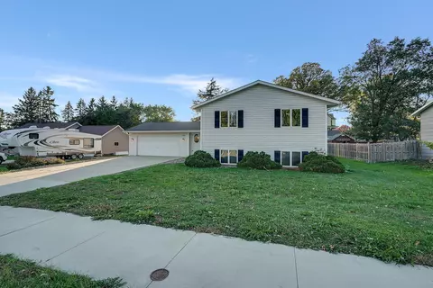 514 Pearl St, Zumbrota, MN 55992