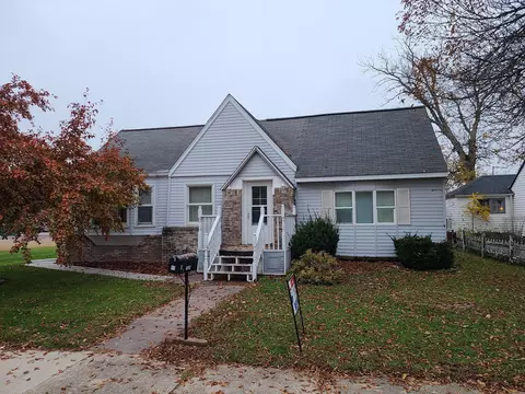 60 N Waterville Ave, Le Center, MN 56057