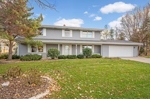 2428 Farrington Cir, Roseville, MN 55113