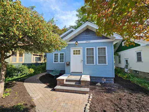 2933 35th Ave S, Minneapolis, MN 55406
