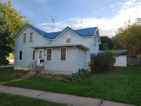 22 N Main St, Altura, MN 55910
