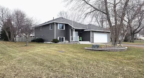 9260 Swallow Cir, Monticello, MN 55362