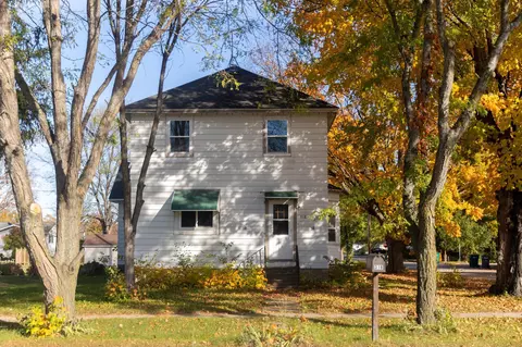 318 Sheridan St S, Houston, MN 55943