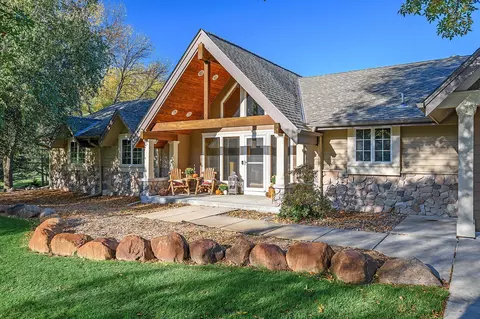 9411 Foxford Rd, Chanhassen, MN 55317