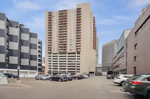 66 9th St E #1412, Saint Paul, MN 55101