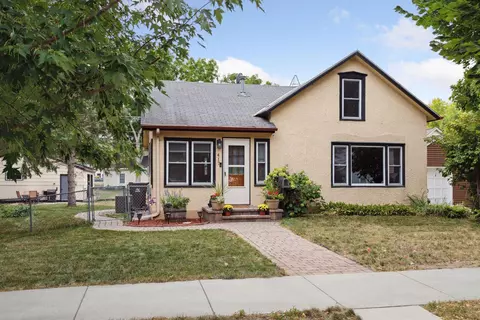 417 N Cedar St, Chaska, MN 55318