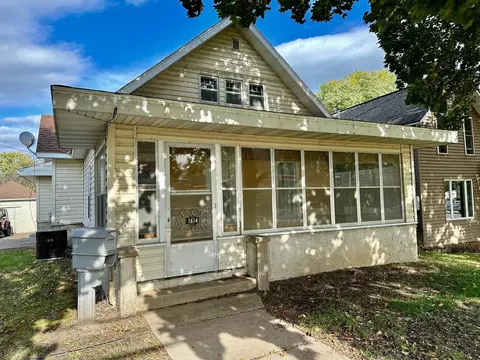 1614 W 5th St, Winona, MN 55987