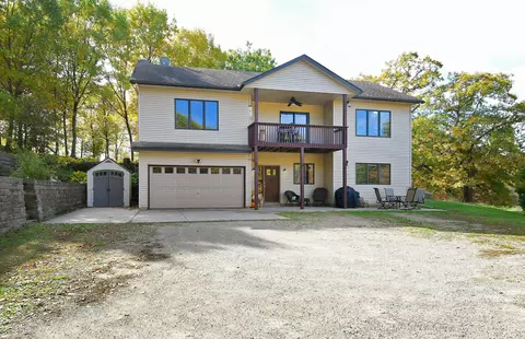 15888 Jackson Ave, Montgomery, MN 56069
