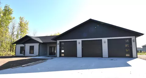 606 Washington St SE, Warroad, MN 56763