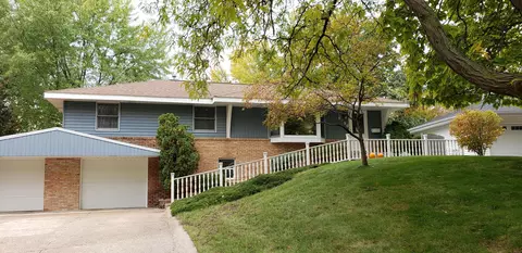 8830 Tretbaugh Dr, Bloomington, MN 55431