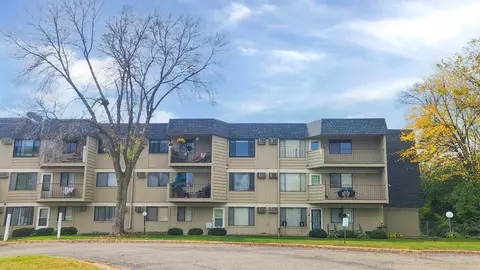 4009 Heritage Hills Dr #306, Bloomington, MN 55437